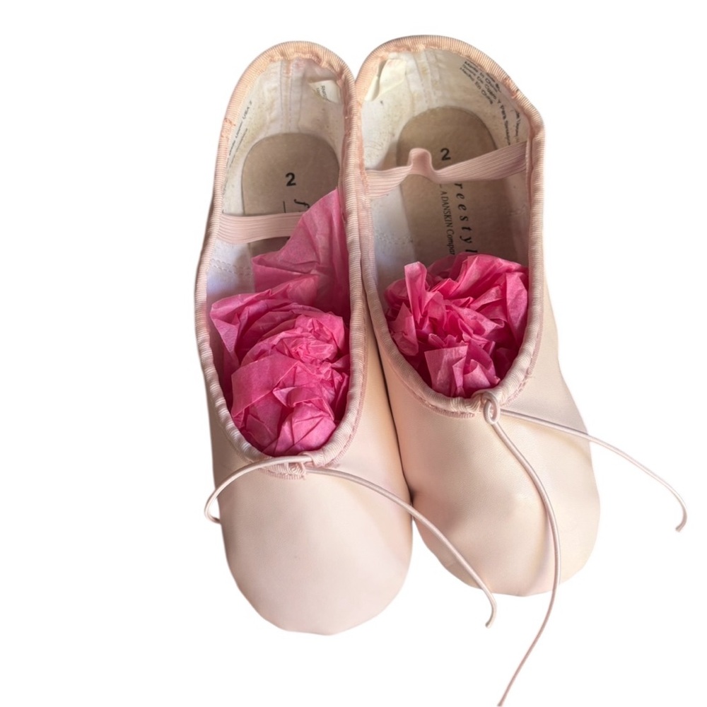 CLOSET CLEAR OUT! Girl’s Pink Ballet Slippers Size 2